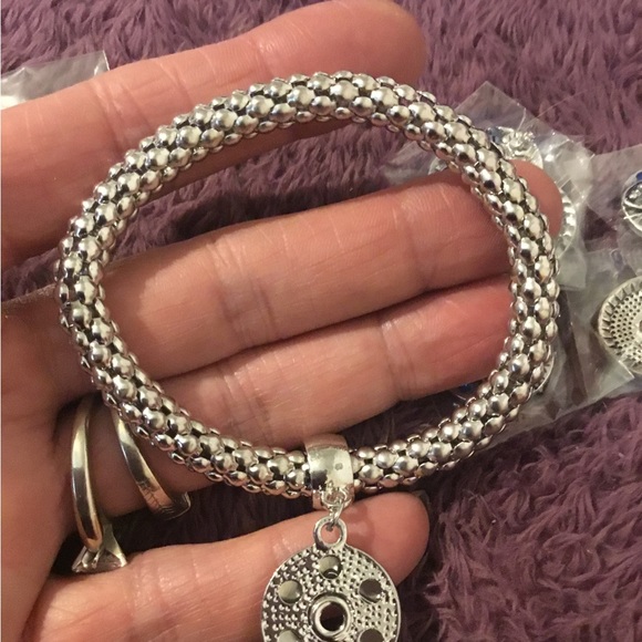 Adorable NEW Hello Kitty Silver Toned Fashion Charm Bracelet With Charms - Picture 8 of 15